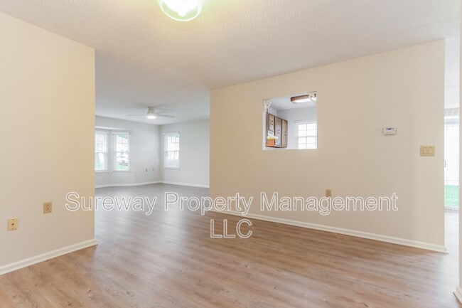 Building Photo - 16 Dogwood Dr