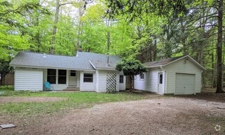 Building Photo - 935 N Scenic Dr