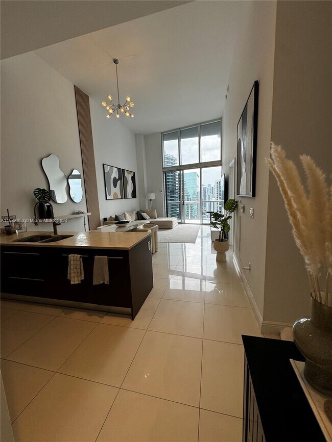 Foto del edificio - 475 Brickell Ave