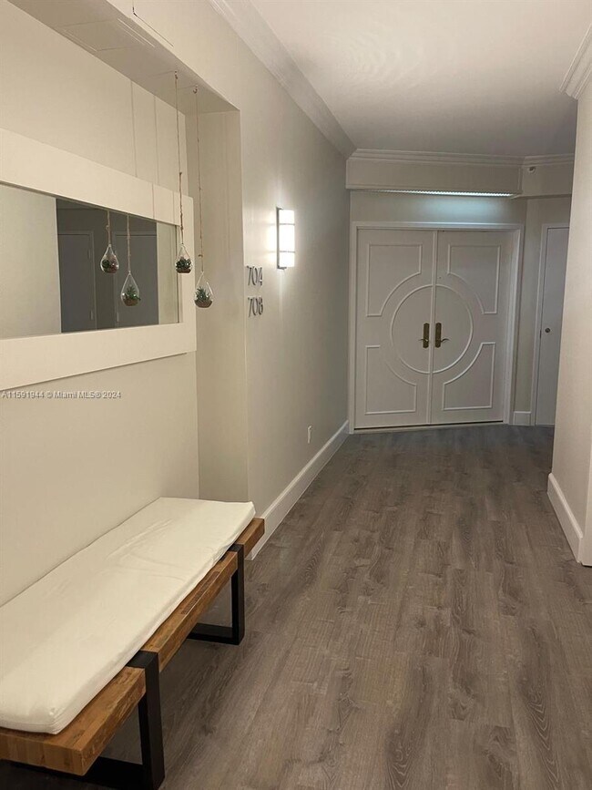 Foto del edificio - 300 South Pointe Dr