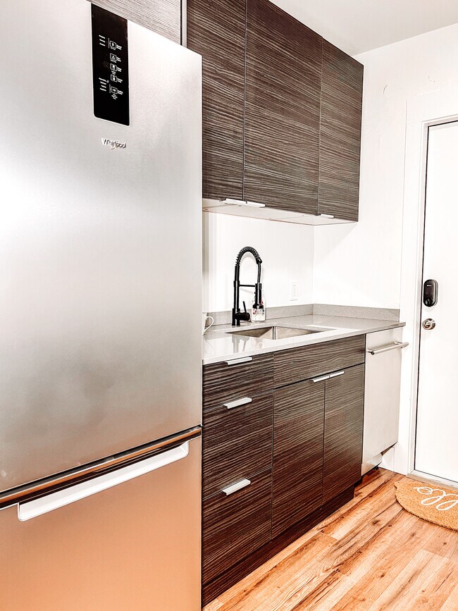 Foto del edificio - 338 E Portland St