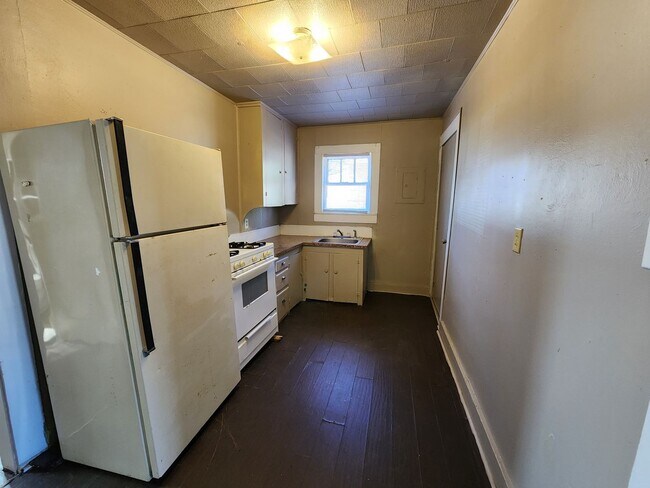 Building Photo - 1 bedroom & 1 bathroom In Tecumseh
