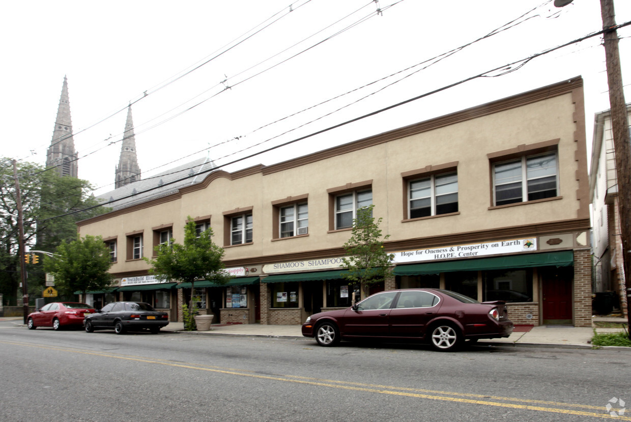 Building Photo - 200-216 2nd St