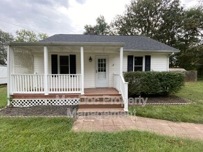 Building Photo - 2312 Oak St