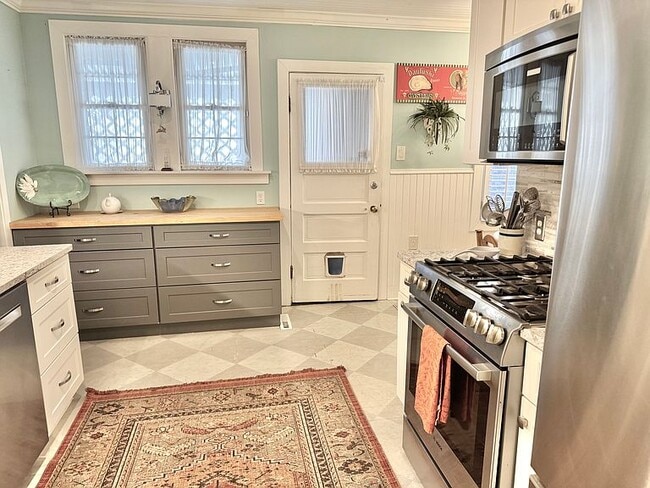 Building Photo - 525 E 52nd St