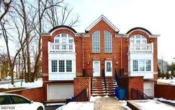 Building Photo - 282 South St