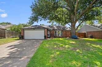 Building Photo - 512 Yellowstone Dr