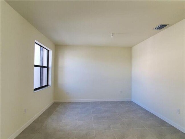 Building Photo - 3216 W 114th Terrace