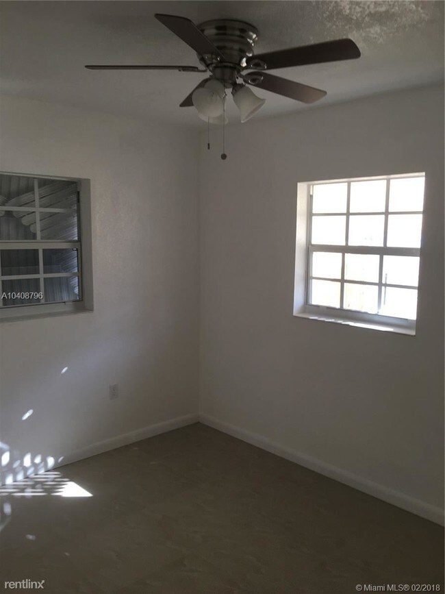 Building Photo - 2213 SW 62nd Ter