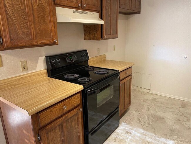 Building Photo - 6300 Brookside Dr