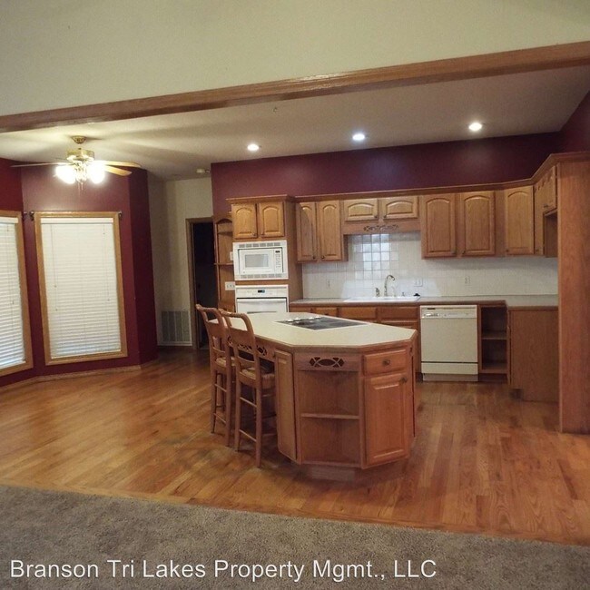 Building Photo - 3 br, 3 bath House - 176 Lakeshore Drive