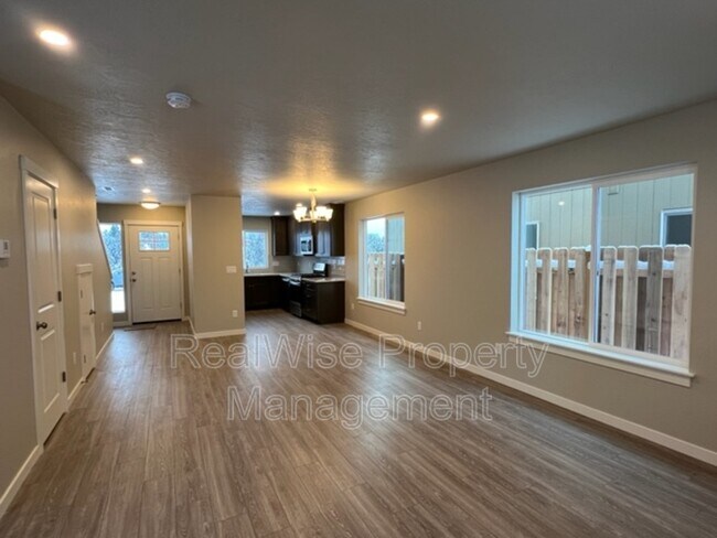 Foto del edificio - 675 NE Brookstone Dr