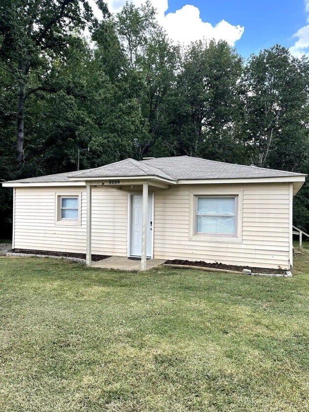 Foto principal - 8009 Lester Rd
