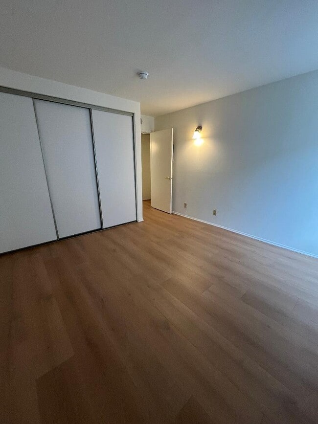 Foto del edificio - 5908 Cedros Avenue