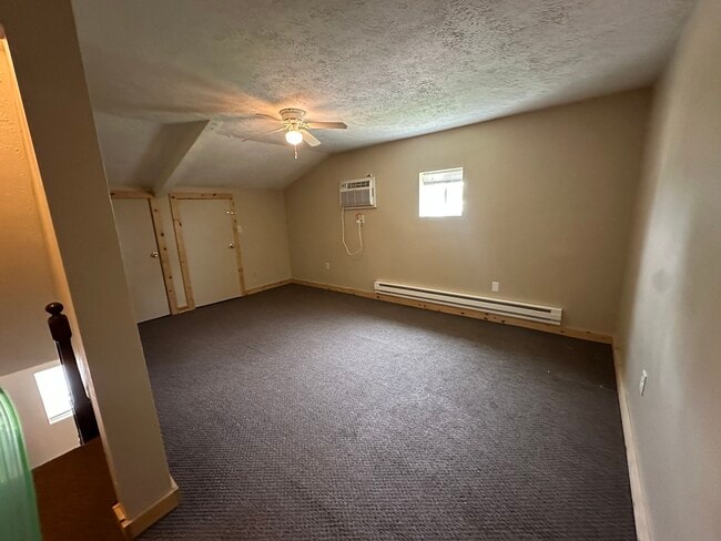 Building Photo - 690 W Judson St