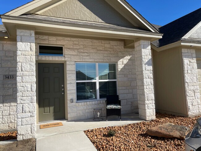 Building Photo - 3433 Fenway Cir