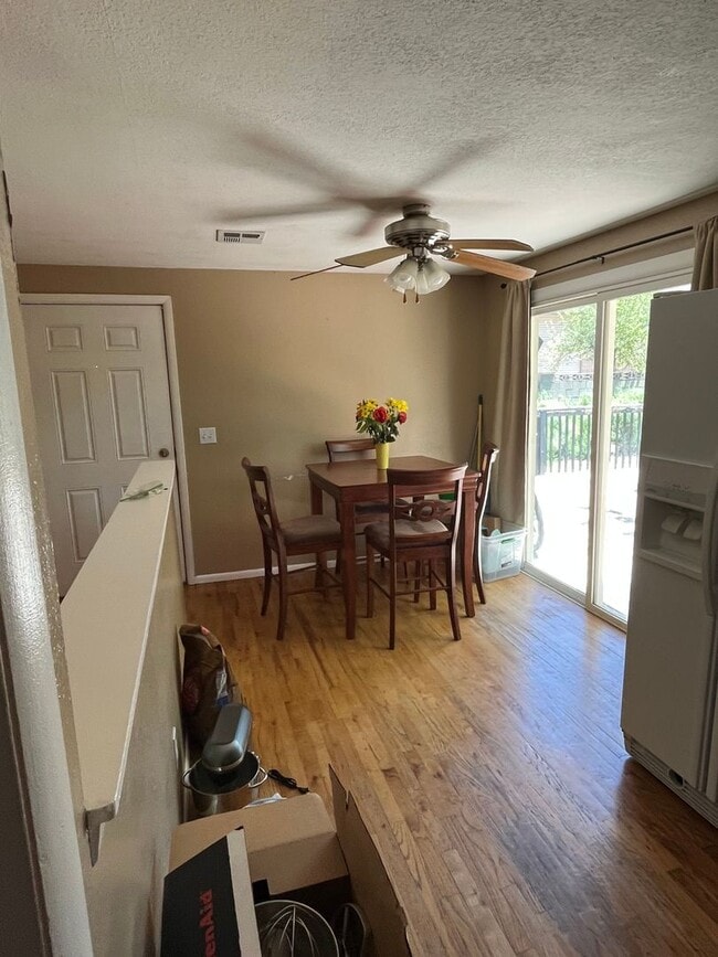 Building Photo - Charming home