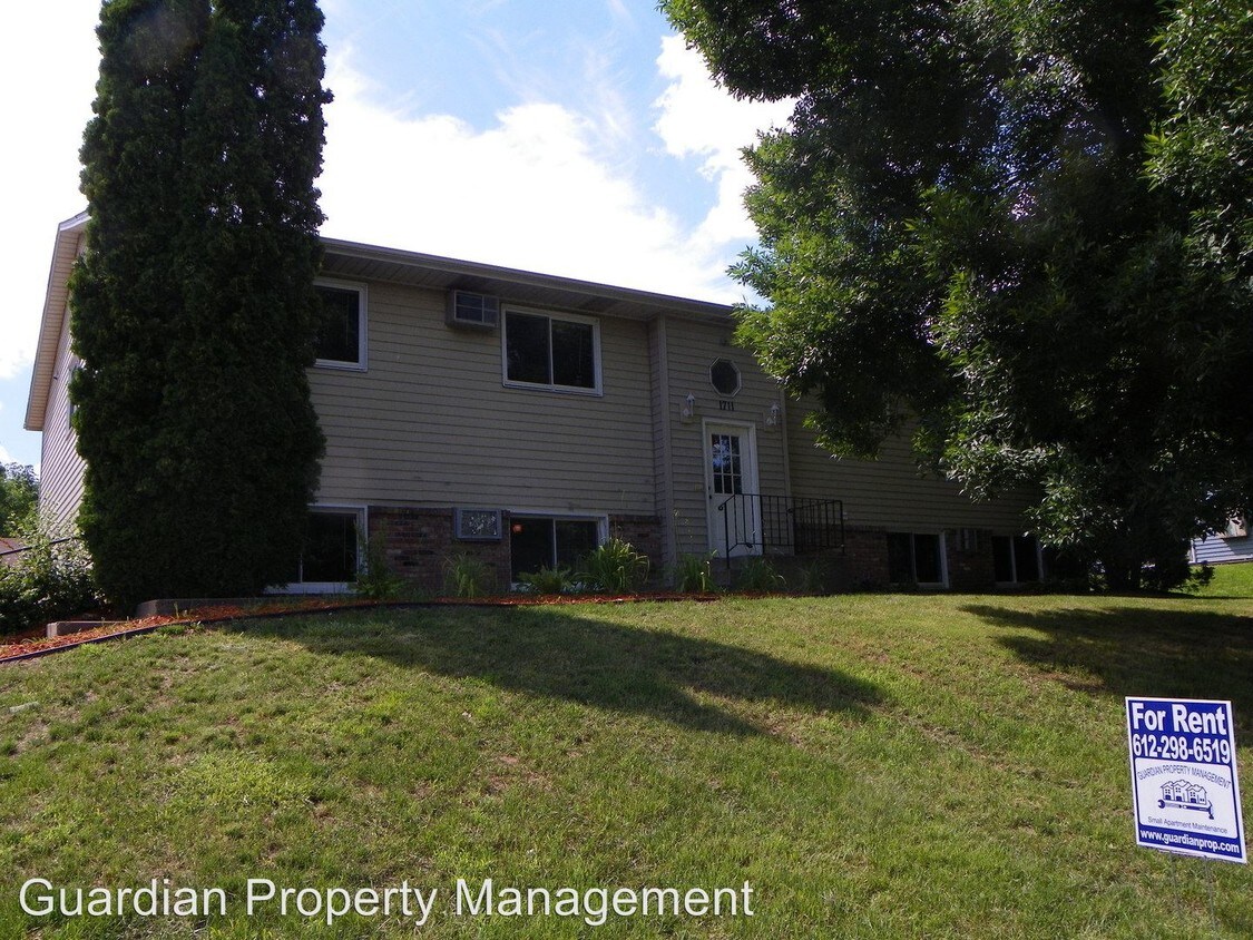 1711 Beebe Rd, Maplewood, MN 55109 Condo for Rent in Maplewood, MN