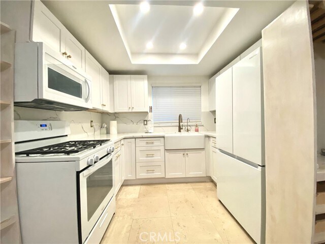 Primary Photo - 174 W Grove St