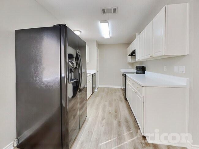 Building Photo - 2214 Townhall Ln