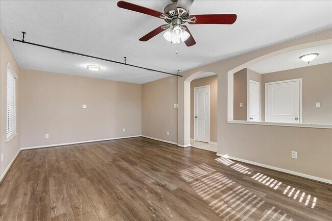 Foto del edificio - 16218 Bunker Ridge Rd