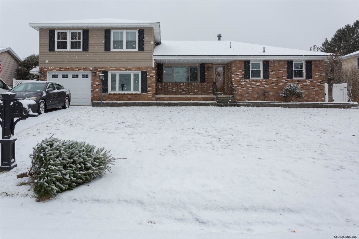 16 Ledgewood Dr, Albany, NY 12205 Apartment for Rent in Albany, NY