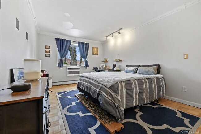 Foto del edificio - 330 S Central Ave