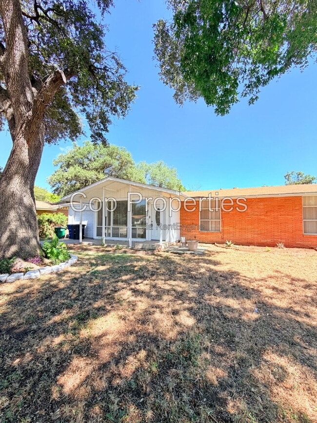 Building Photo - 4503 Eisenhauer Rd