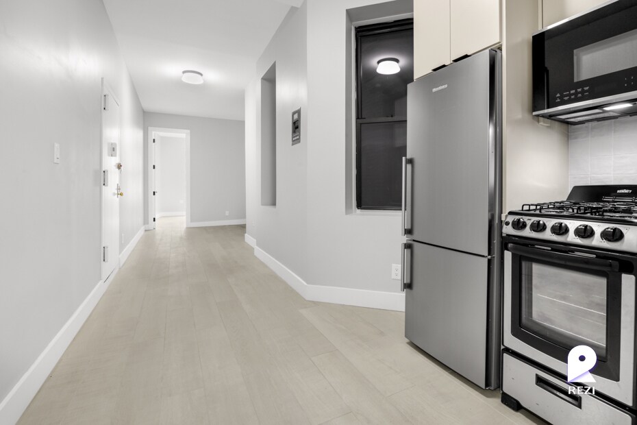 Foto principal - 309 E 91st St