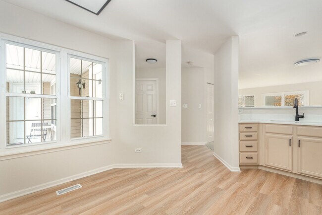 Foto del edificio - 135 President Ct