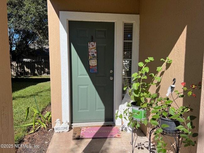 Building Photo - 385 Scrub Jay Dr