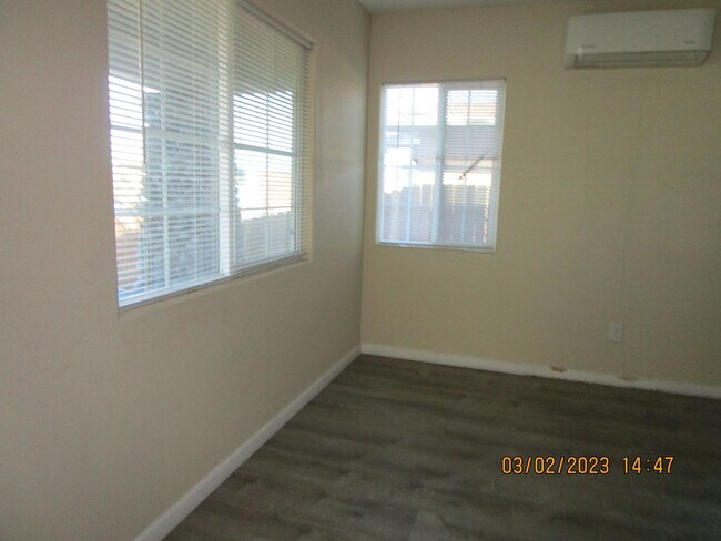 Foto del edificio - 1427 E 18th St