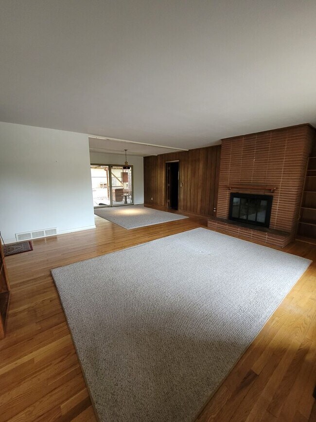 Foto del edificio - Cozy 3 Bedroom Home for Rent on Parkview Blvd