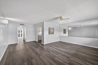 Building Photo - 700 Village Green Ct