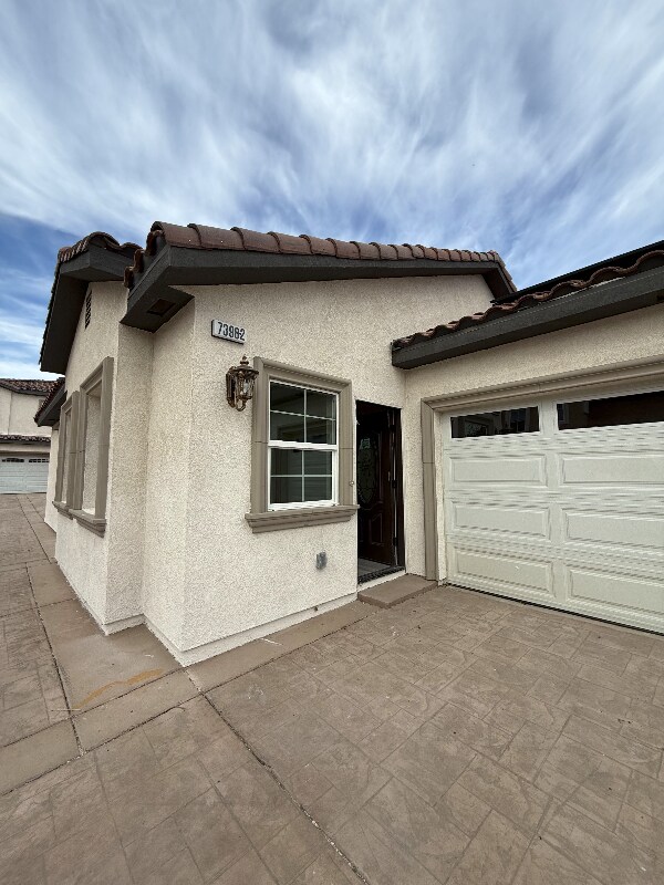 Foto del edificio - 7398 N Maple Ave