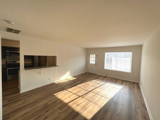 Building Photo - 305 N Gregory St