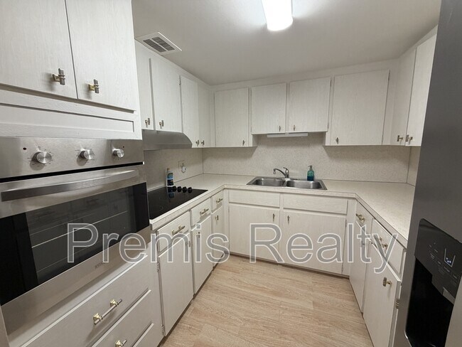 Building Photo - 2464 Australia Way E