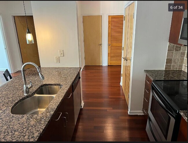 Foto del edificio - 898 Oak St SW