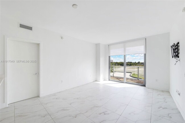 Foto del edificio - Metropica Way, Sunrise, FL 33323 - 2 BR 2 BA condo