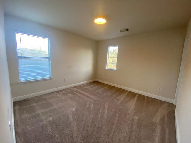 Foto del edificio - 518 Remington Chase Ct