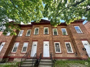 Building Photo - 34 Vliet St