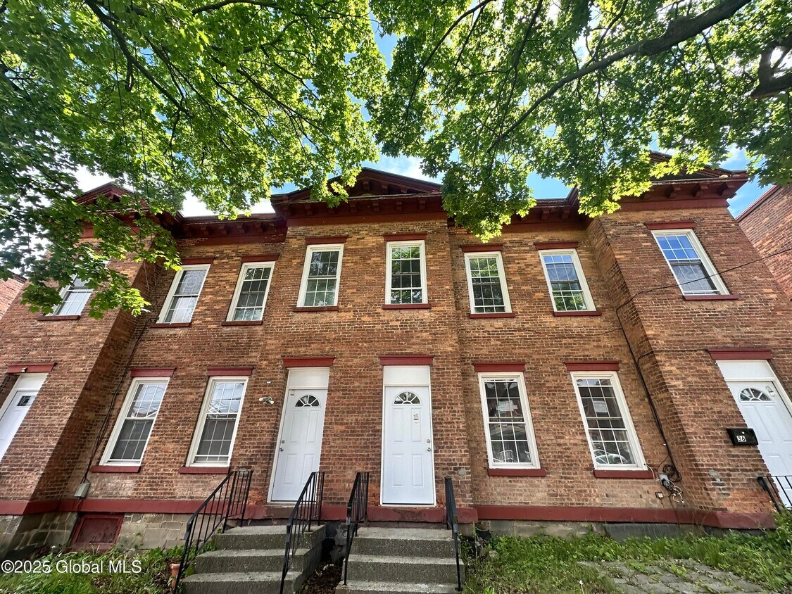 Primary Photo - 34 Vliet St