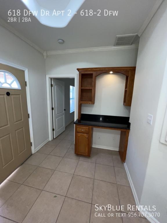 Building Photo - 618 DFW Dr