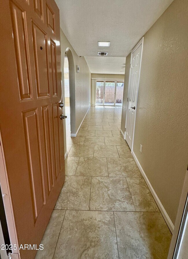 Foto del edificio - 18414 N 25th St
