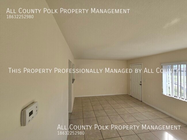 Foto del edificio - Freshly Remodeled 2 Bedroom 1 Bathroom Dup...