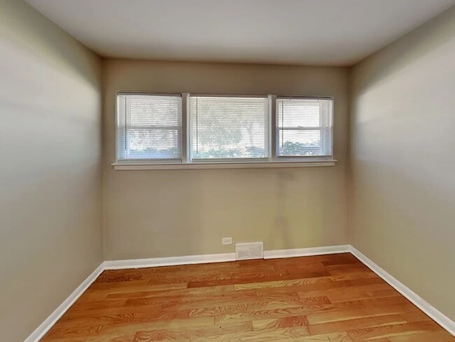 Foto del edificio - 7021 W Madison St