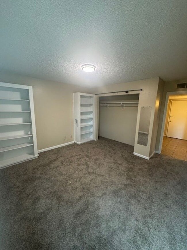 Building Photo - ONE BEDROOM IN GUNBARREL- ALL UTILITIES IN...