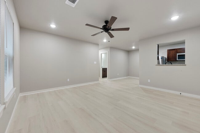 Building Photo - Riverbrook Duplexes