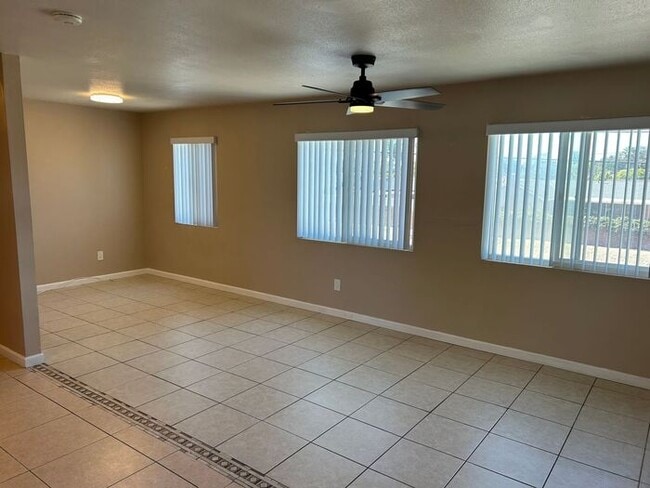 Building Photo - REALLY NICE UPSTRS 1BD 1BA FOR LEASE!