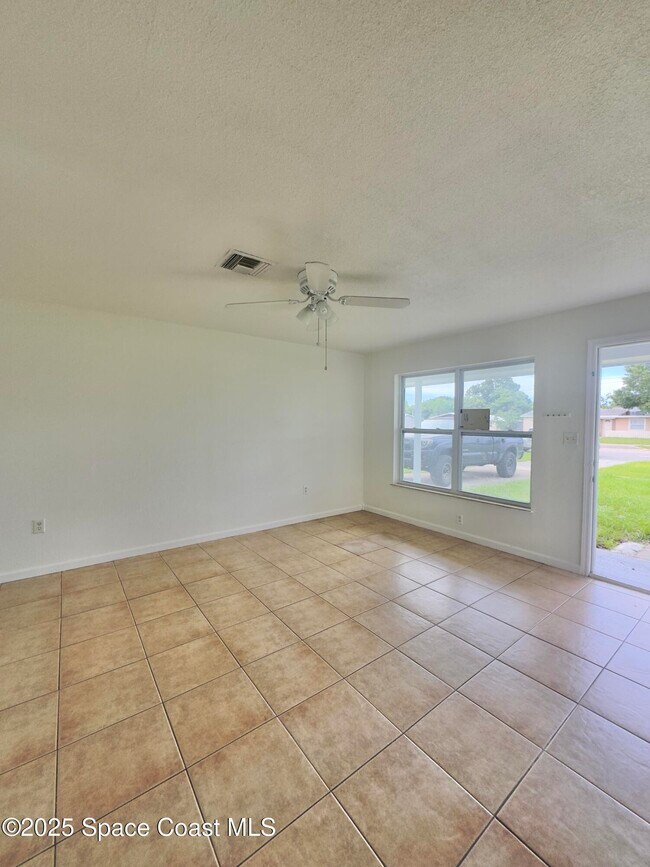 Building Photo - 2511 Sarno Rd